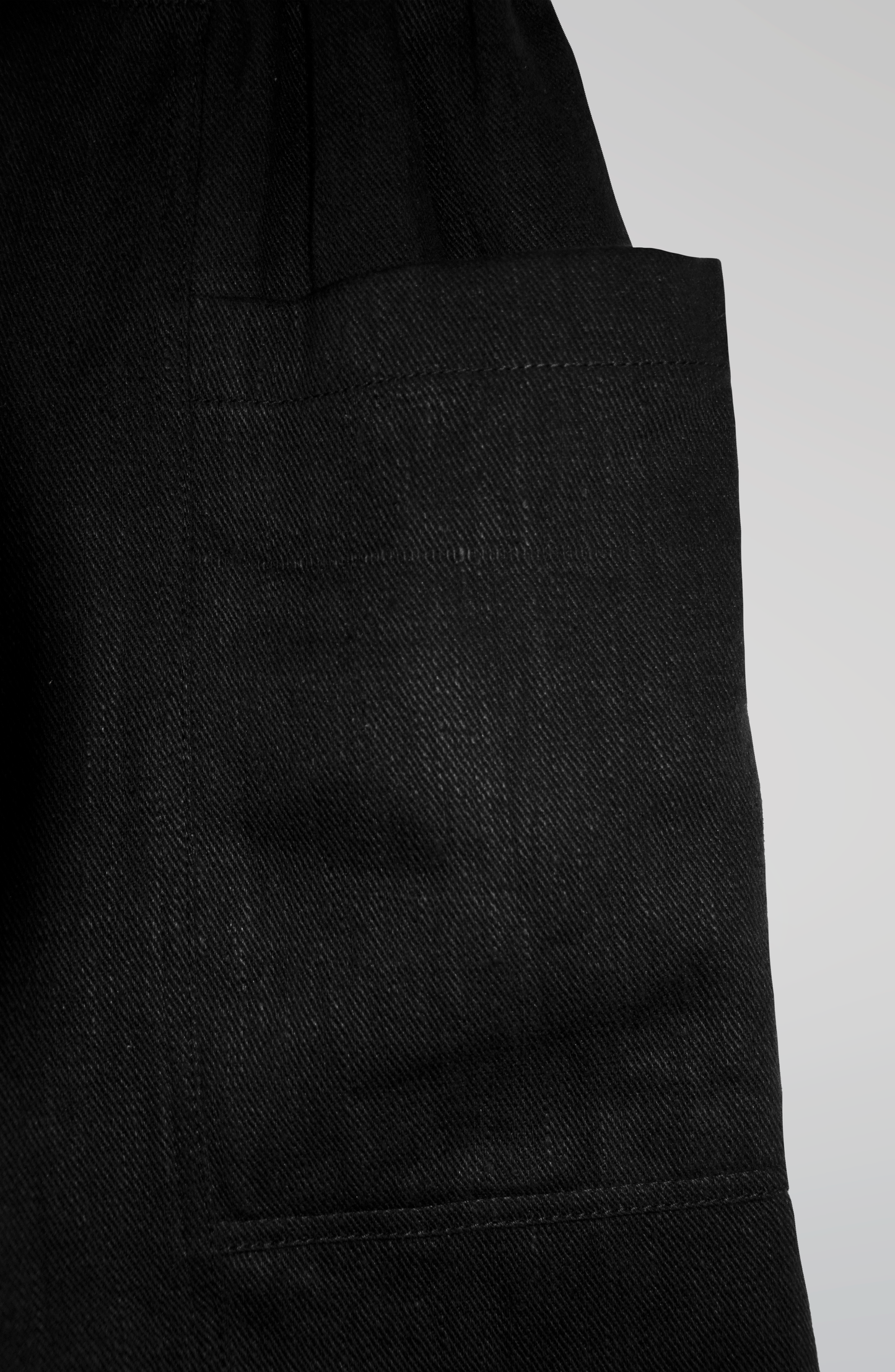 THE 'EASY' SHORTS IN BLACK